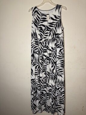 Soma sleeveless Fiji palm grand white Black & White Tropical Leaf Maxi Dress